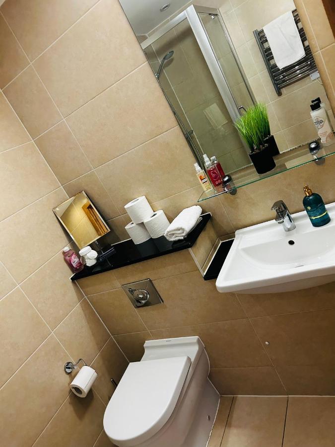 Spacious 3-Bed 3-Bath Luxury Apartment With Balcony Hyde Park ロンドン エクステリア 写真